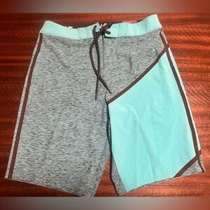 Mens American Eagle Flex Board shorts in Gray and Aqua